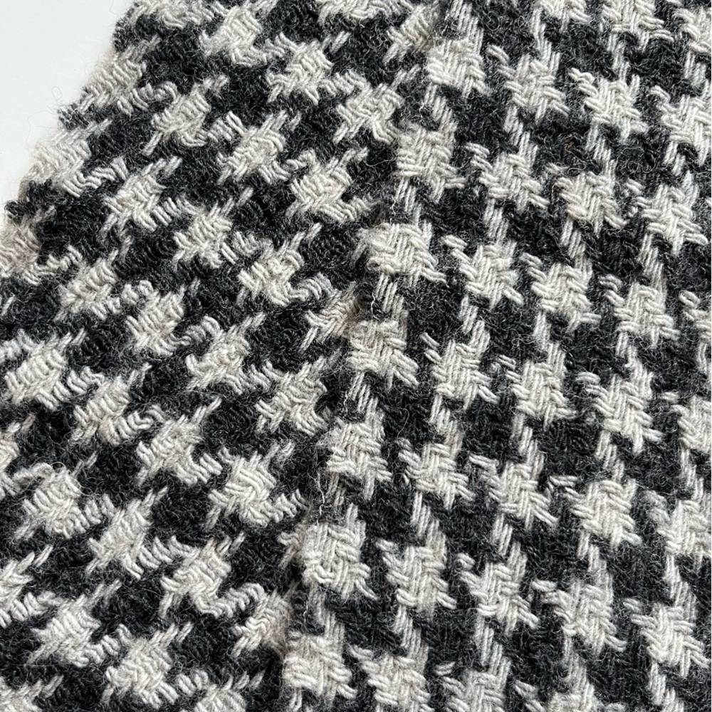 Classic Black and Grey Houndstooth Wrap with Fringe club Monico - Picture 3 of 5